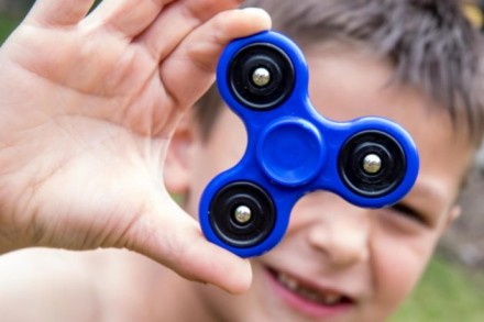 Fidget Spinner, l'innovativa trottola che fa impazzire i ragazzi